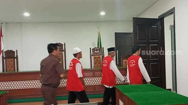 Ekspresi Bingung Aki Wowon Usai Dituntut Hukuman Mati, Gelengkan Kepala Saat Ditanya Hakim Soal Ini