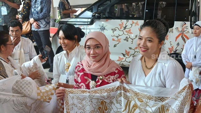 Pesan Nadiem Makarim dan Wury Maruf Amin Agar Generasi Muda Terus Lestarikan Batik: Simbol Kebhinekaan Kita!