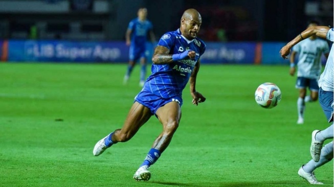 Striker Persib Bandung, David Da Silva dalam Laga Kontra Persita Tangerang Akhir Pekan Lalu. (persib.co.id)