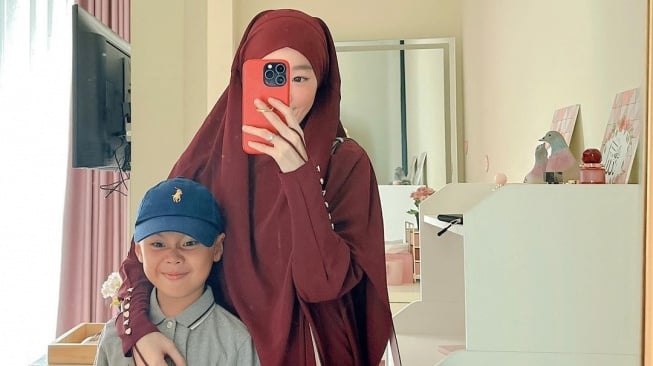 Larissa Chou Unggah Foto Bareng Anak, Wajah Yusuf Jadi Perhatian Warganet