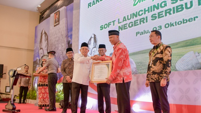 Percepat Pembangunan Nagari Tertinggal, Pemprov Sumbar Raih Penghargaan Wapres Ma'ruf Amin