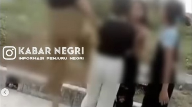 Viral Aksi Perundungan Antar Remaja Putri: Nanti Ditangkap Mewek