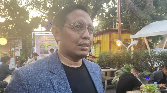 Profil Hasan Nasbi yang Ditagih Janjinya, Taruhan Alphard Jika Anies Lolos Nyapres