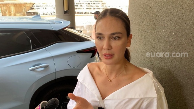 Beda dengan yang Lain, Luna Maya Dukung Pemerintah Tutup TikTok Shop