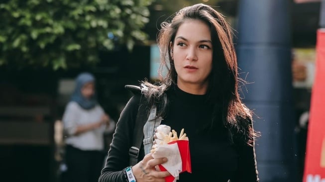 Diisukan Jadi Pacar Virgoun, Pesona Kia Poetri Gak Kalah dari Inara Rusli, Netizen: Kok Mau Sama yang Suka Gonta-ganti?