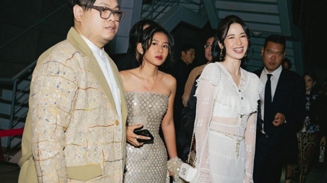 Gaya Artis di Busan International Film Festival (Instagram/@laurabas)