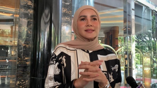 Total Harga Outfit Olla Ramlan Tembus Rp3 Miliar, Jam Tangan dan Cincin Berlian Bikin Salfok