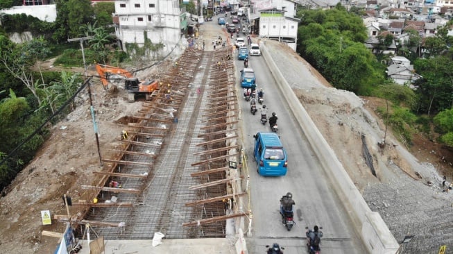 Tingkatkan Kualitas Infrastruktur Jalan, Brantas Abipraya Segera Tuntaskan Jembatan Cikereteg