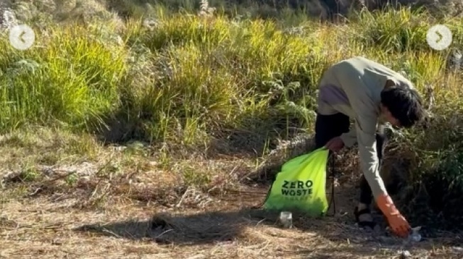 Potret Tatjana Saphira Camping di Gunung Rinjani. (Instagram/tatjanasaphira)