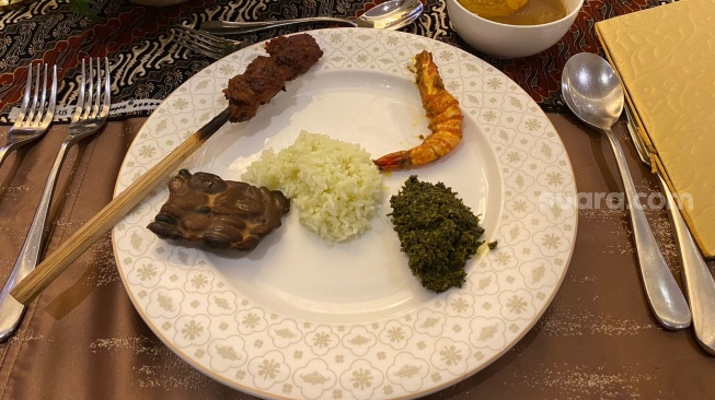 Salah satu rangkaian menu di Rijsttafel Dinner.(Suara.com/Rendy Adrikni Sadikin)