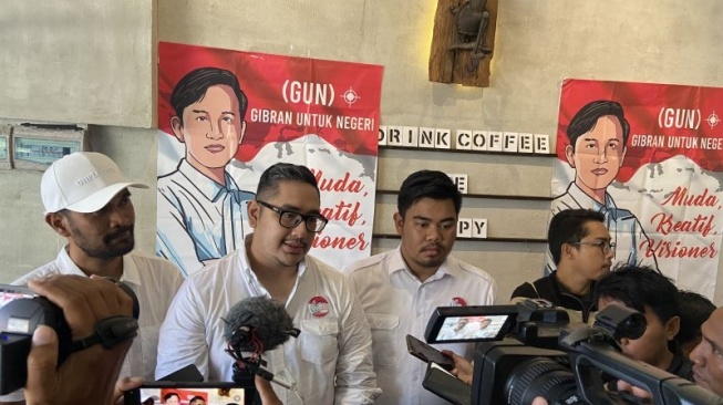 Relawan Gibran Rakabuming saat mendeklarasikan dukungan untuk maju cawapres Pemilu 2024 di Denpasar, Bali, Minggu (8/10/2023). ANTARA/Ni Putu Putri Muliantari. 