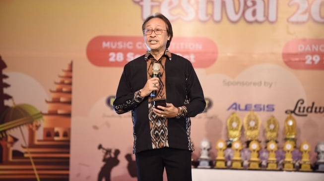 Begini Cara Kang Purwa Ajak Siswa Sekolah Musiknya Terlibat di Festival Internasional