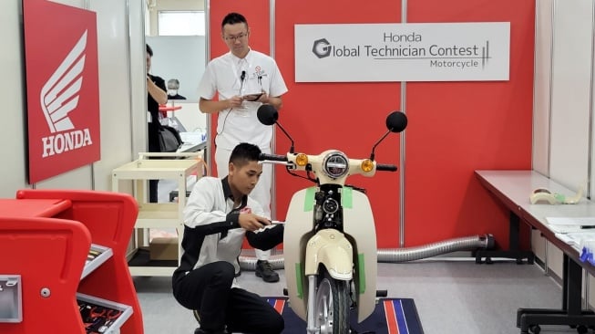 Honda Supercub 110 dan Honda CB650R menjadi model sepeda motor Honda yang digunakan dalam uji kompetisi saat trouble shooting dalam GTC 2023 [PT AHM].