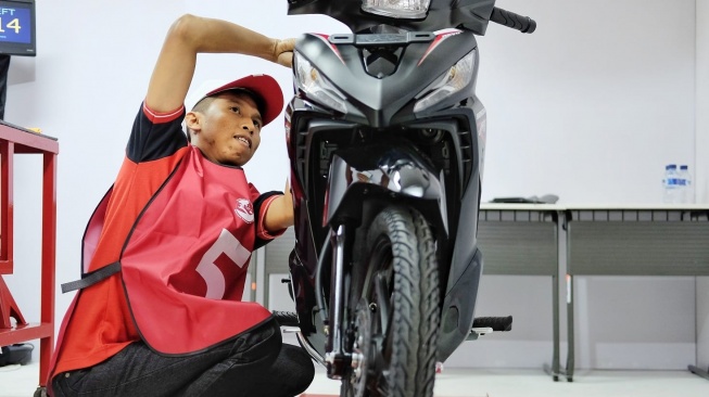 Mekanik AHM Unjuk Skill di Ajang Honda Global Technician Contest Motorcycle (GTC) 2023. (Foto: AHM).