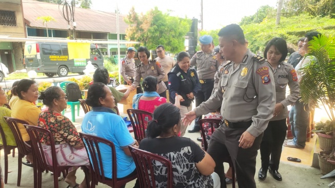 Warga Kehilangan Tempat Tinggal Pasca Kebakaran di Karo, Polisi Beri Trauma Healing