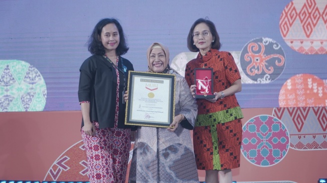 Pecahkan Rekor MURI di Hari Batik Nasional 2023, Yayasan Batik Indonesia Gandeng Para Pembatik Nusantara