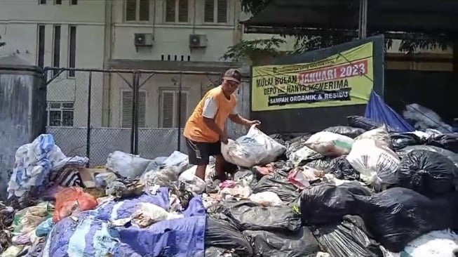 Luberan Puluhan Ton Sampah Depo Kotabaru Viral, Sultan Beri Peringatan ke Pemkot Jogja