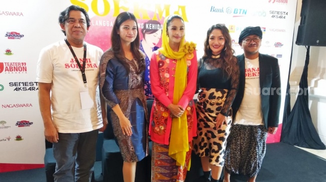 Konferensi pers pertunjukkan seni Teater Abang None “Janji Soekma: Langgam Gambang Kehidupan" di Gedung Kesenian Jakarta, Jumat (6/10/Oktober 2023). (Suara.com/Ririn Indriani)