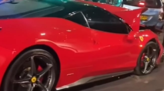 Ferrari Tabrak 5 Kendaraan di Bundaran Senayan, Korban: Pengemudi Mabuk Pulang dari Klub DJ