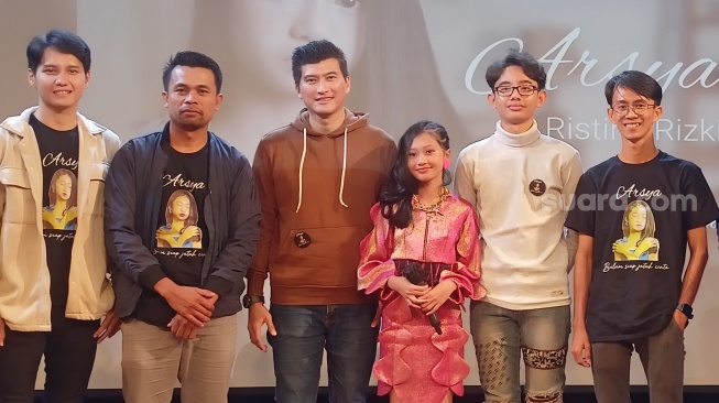 Arsya Ristina Rizky saat konferensi pers lagu terbaru di Pasar Minggu, Jakarta Selatan pada Minggu (8/10/2023) [Suara.com/Rena Pangesti]