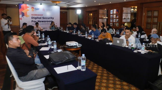 Para peserta mengikuti acara USAGM Workshop: Digital Security for Newsroom di Hotel Aryaduta, Jakarta, Selasa (10/10/2023). [Suara.com/Alfian Winanto]