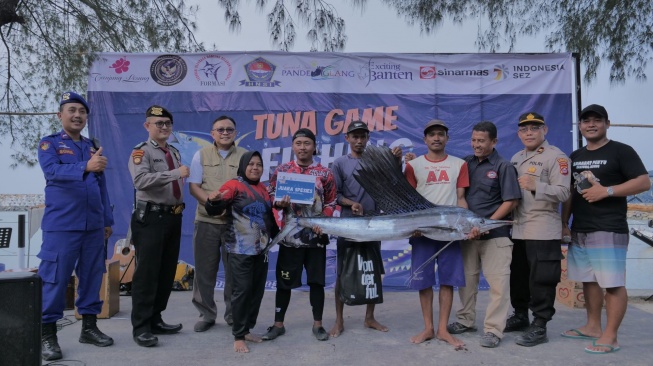 Memancing Tuna di Pantai Lalassa Tanjung Lesung. (Dok. KEK Tanjung Lesung)