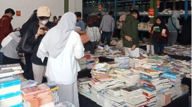 Gramedia Buka Gudang, Pengunjung Serbu Diskon Buku