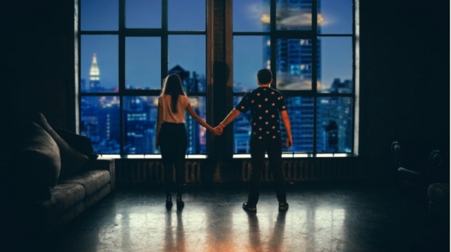 5 Cara Efektif Mengatasi Rasa Bosan saat Menjalani LDR, Jaga Komunikasi!