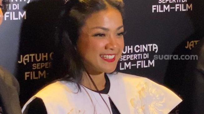 Nirina Zubir di kawasan Senayan, Selasa (10/10/2023). [Suara.com/Tiara]