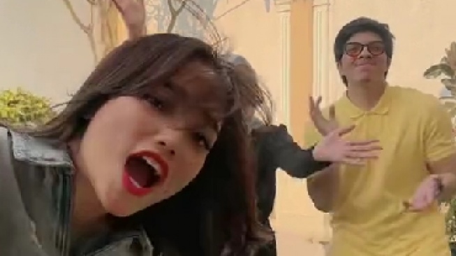 Fuji bikin konten bareng Aurel dan Atta (TikTok/@Fujiiian)