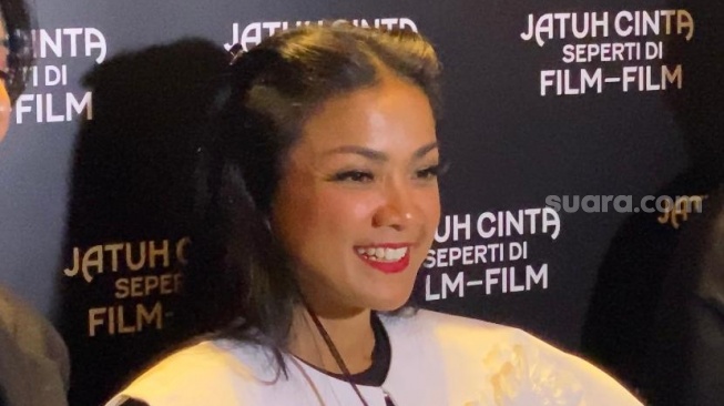 Nirina Zubir di jumpa pers Jatuh Cinta Seperti di Film-film di kawasan Senayan, Jakarta Pusat, Selasa (10/10/2023) [Suara.com/Tiara Rosana].