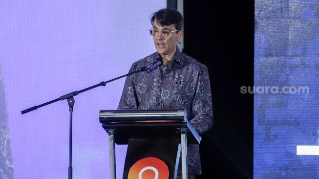 Deputy Director of Environment Office USAID Indonesia, Mark Newton memberikan sambutan saat gelaran Lokal Media Summit (LMS) 2023 di Hotel Aryaduta, Jakarta, Rabu (11/10/2023). [Suara.com/Alfian Winanto]