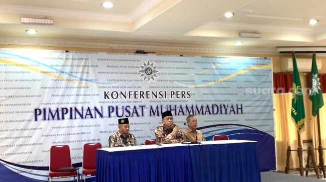 Ketua Umum Pimpinan Pusat Muhammadiyah Haedar Nashir (tengah). (Suara.com/Dea)