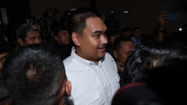 Menteri Pemuda dan Olahraga Dito Ariotedjo tiba untuk menjadi saksi dalam sidang lanjutan kasus dugaan korupsi BTS 4G di Pengadilan Tipikor, Jakarta Pusat, Rabu (11/10/2023). [ANTARA FOTO/Sigid Kurniawan].