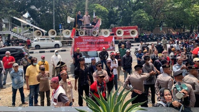 Geruduk KPK, Seruan Massa Pendemo: Copot Firli Bahuri Sekarang Juga!