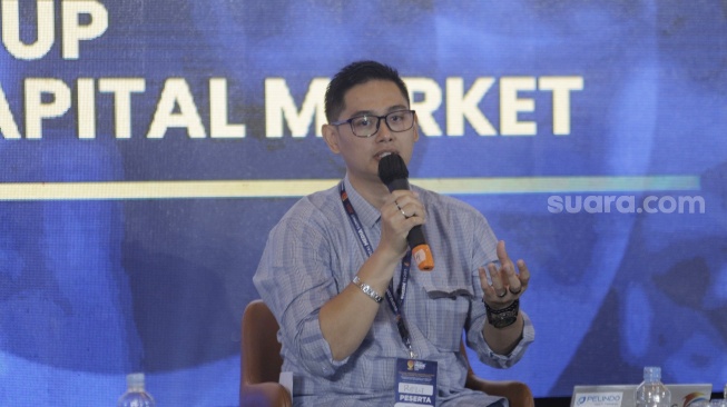 Capital Market Analyst Reza Priyambada saat menjadi narsum Local Media Summit 2023 di Hotel Aryaduta, Menteng, Jakarta Pusat, Rabu (11/10/2023). [Suara.com//Alfian Winanto]