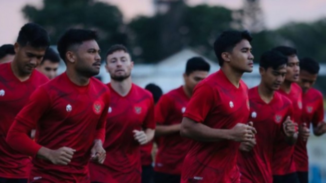 Saddil Ramdani di antara para pemain timnas Indonesia dalam persiapan hadapi Brunei Darussalam (Instagram/@saddilramdani)