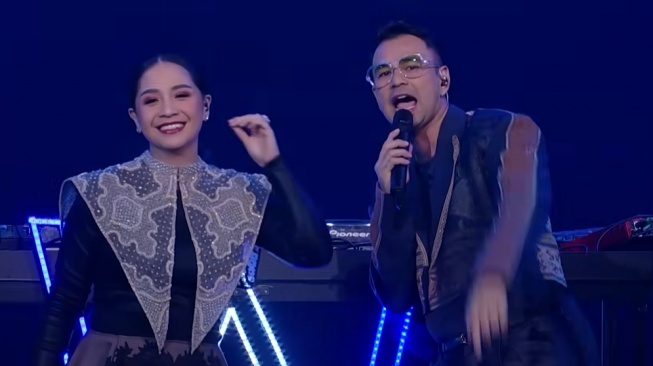 Tampil Bareng Alan Walker, Suara Nagita Slavina dan Raffi Ahmad Dituding Lipsync