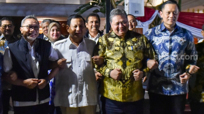 Ketua Umum Gerindra Prabowo Subianto bersama elite parpol di Koalisi Indonesia Maju. [Suara.com/Alfian Winanto]