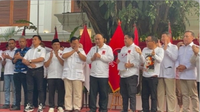 Relawan Projo deklarasi dukungan untuk Prabowo menjadi capres di Pilpres 2024 yang digelar di Jalan Kertanegara IV, Jaksel pada Sabtu (14/10/2023). [Suara.com/Bagaskara]