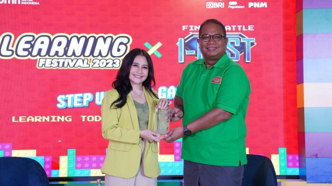 Prilly Latuconsina, Artis Sekaligus Dosen Beri Motivasi di Learning Festival X I-Fest PNM 2023