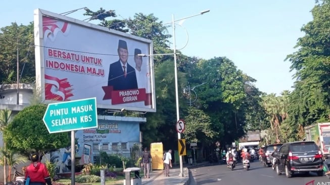 Baliho Prabowo-Gibran Ada di Surabaya, Gerindra Jatim Sebut Tak Pernah Memasangnya