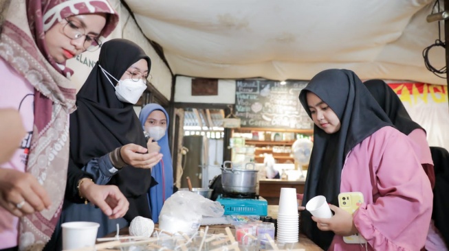 Ubah Minyak Jelantah Jadi Keuntungan Melimpah Lewat Workshop Lilin Aroma Terapi di Yogyakarta