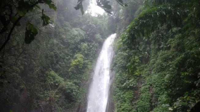 Kunjungi Coban Canggu, Air Terjun dengan Tebing Bebatuan Indah di Mojokerto