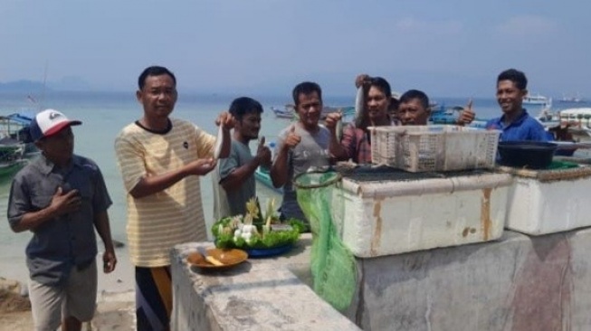 Putusan MK Muluskan Jalan Gibran Jadi Cawapres, Nelayan Ketapang Pesawaran Syukuran Bagi Hasil Tangkapan Gratis