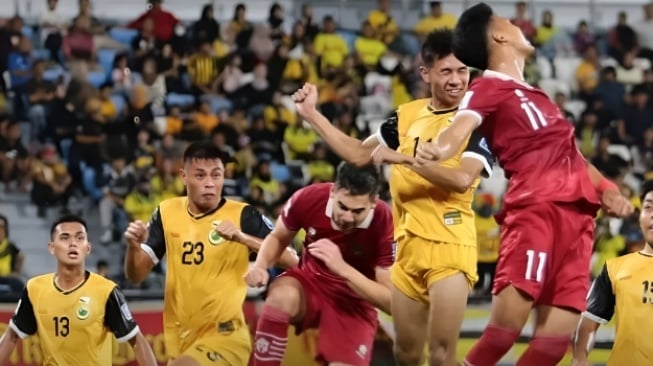 Suasana laga Kualifikasi Piala Dunia 2026 zona Asia putaran pertama antara Timnas Indonesia kontra tuan rumah Brunei Darussalam di Stadion Sultan Hassanal Bolkiah, Bandar Seri Begawan, Selasa (17/10) malam WIB. [doc. ASEAN Football]