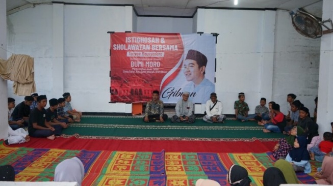 Dukungan pada Gibran Terus Mengalir, Warga Gelar Istighosah dan Salawatan Bersama