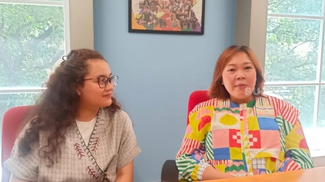 Dewan Pembina Madani IFF, Inaya Wahid dan Direktur Madani IFF 2023, Sugar Nadia  di kantor kantor Suara.com, Kuningan, Jakarta Selatan, Selasa (17/10/2023) [Suara.com/Rena Pangesti]