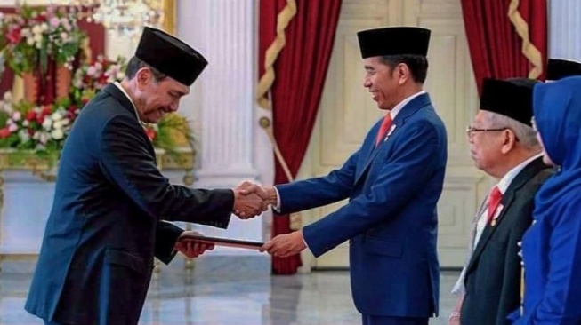 Puja-puji Jokowi dari Singapura saat Panas Urusan Putusan MK, Luhut Jadi Tameng Lagi?