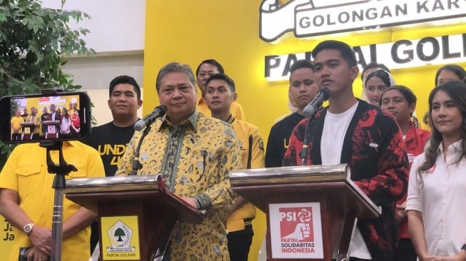 Ketika Airlangga Pamer Kader-kader Muda Golkar Kepada Kaesang